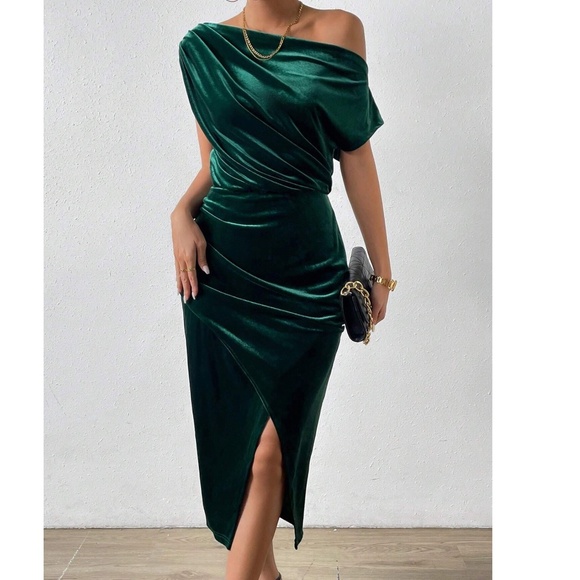 Luxe Velvet One Shoulder Ruched Party Evening Dress - Picture 4 of 8